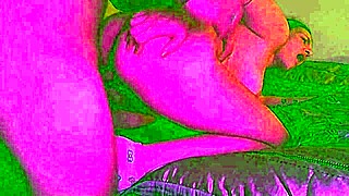 Macho me coge con medias rositas puestas