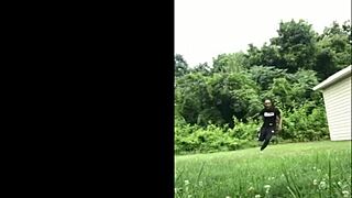 Instagram model rewards photographer with special tip during sexy photoshoot