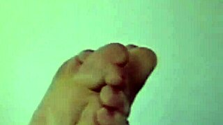 hot teen piper fawn shows pretty feet nude