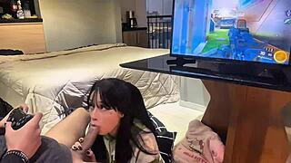 Ecstatic blowjob during Call of Duty 3 with Amberzinha