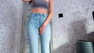 female desperation, peeing in jeans! 😱💦