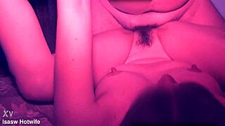 Isa abre las piernas para su amigo promocional with cuckold group action.