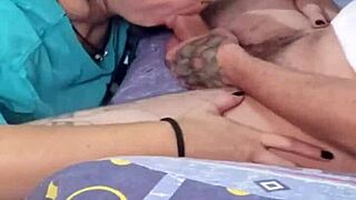 se tem uma coisa que ela gosta é de fazer garganta profunda e sentar ate eu enche-la de porra completo no red