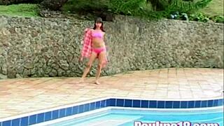 i watch paulina 18 rubbing her great pussy hard at the pool