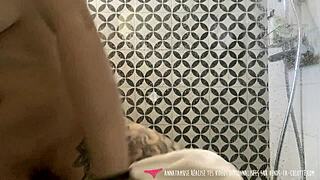 This French amateur washes up in the shower and masturbates with the water jet - annatamuse! 😏💦