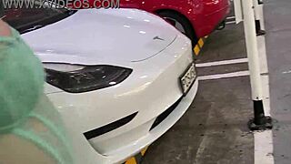 Trashy Kiwi Slut Shows Off At The Mall And On A Busy Public Street