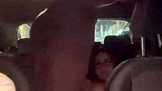 Asiática Gostosa Sentando Gostoso No Motorista De Uber Enquanto Noivo Dirige Pro Bbc Foder