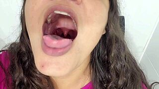 Ornesto da feira livre do meu bairro te vejo todo suado e corro para caasa me masturbar