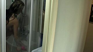 Homemade Nude Girlfriend Bathing Video