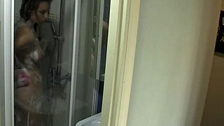 Homemade Nude Girlfriend Bathing Video
