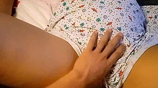 Novinha apertadinha de 18y adora ser tocada