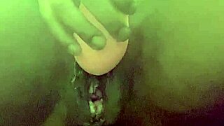 मिल्फ टॉयज से वेबकैम पर क्लोज़ अप चूत फुहार