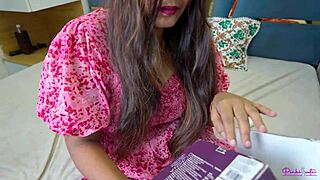 This beautiful desi mallu bhabhi ordered female condom and got fucked by delivery boy. 😘