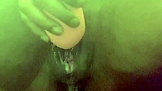 मिल्फ टॉयज से वेबकैम पर क्लोज़ अप चूत फुहार