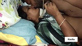 كافيتا وتاتيا الزوجين الهنديين ينيكوا بعض بحماس في البيت