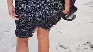 Exposing On Mexican Beach 😏