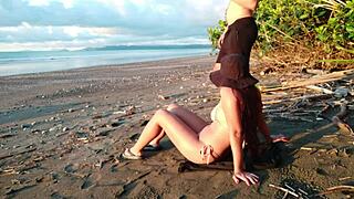 He fucks me, a stranger on the beach, real porn