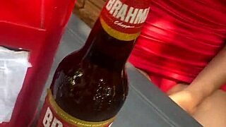 'Exibida no bar com um homem casado!'