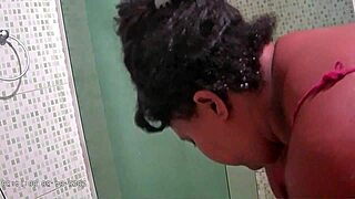 Hidden camera catches chubby stepmom taking dick 😏