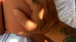 Peguei minha enteada tocando siririca e coloquei no cuzinho sex toy?