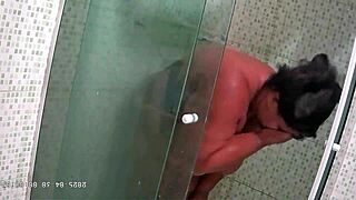 Hidden camera catches chubby stepmom taking dick 😏