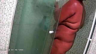 Hidden camera catches chubby stepmom taking dick 😏