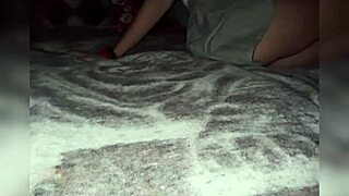 le dije a mi mama que me quedaba en casa de una amiga pero me grabaron con el compañero de la escuela metiendo su verga dura