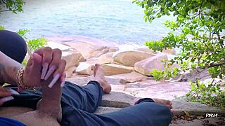 Punheta Ejaculação Surpresa na Praia