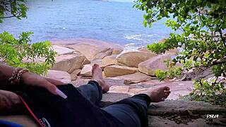 Punheta Ejaculação Surpresa na Praia