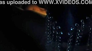 Gostosa entrou na piroca dentro do carro no meio da rua.