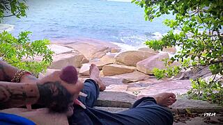 Punheta Ejaculação Surpresa na Praia