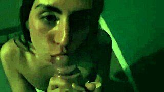 Engaño a la colombiana delgadita para llevarmela a la habitación.