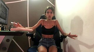 Piscóloga sexual no se aguanta las ganas de ver mi verga grande y me la follo por su coño apretado - porno en español historia completa