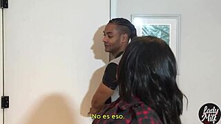 Encontré la manera de hacer que mi vecino polla grande venga a mi casa y me folle subtítulos en español