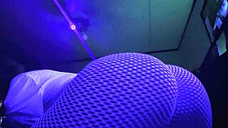 Nikki Lixxx twerks and squirts in yoga pants