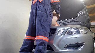 my mechanic asked to fuck my wife and i said yes he creampied her in doggystyle 😏🍑