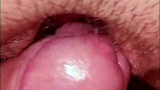 me puse tan caliente que termine gimiendo y me escucharon los vecinos