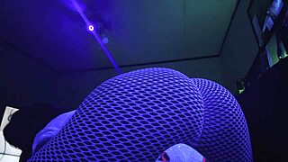 Nikki Lixxx twerks and squirts in yoga pants