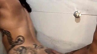 Foda No Banheiro Com Morena Rabuda Termina Com Leite Na Cara