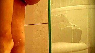 Promotora De Eventos Española Milet Depilándose El Coño Cámara Espía Real