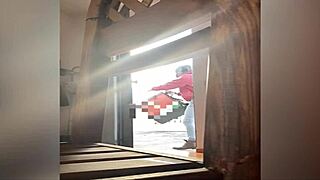 morrita mexicana seduces food delivery guy for payment