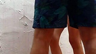 I putted my bare dick into my neighboor's pussy in the backyard