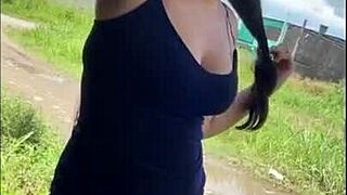 Le Ofrezco Dinero a Una Venezolana a Cambio de Que Me Deje Follarla en Publico