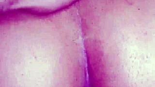 dejé que mi compañero de cuarto se corriera dentro de mi apretado coño enorme culo se lo follan