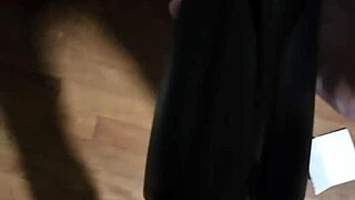 Amateur Plays With New Masturbator!