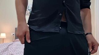 strappo le mutande per te e poi ti sborro in bocca ansima e geme con sega veloce e cazzo durissimo con sputi sul pisello e sculacciate con slip sexy e un buco del culo da leccare - sexy