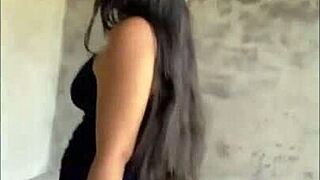 Le Ofrezco Dinero a Una Venezolana a Cambio de Que Me Deje Follarla en Publico