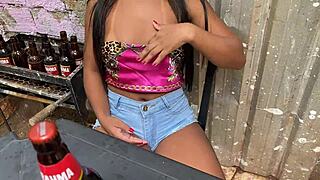 alice primeira vez do programa da novinha no bar ela sentou no coroa do pau grosso