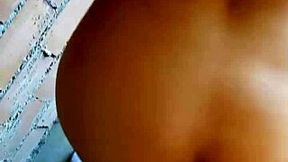 Casero alba�il se folla al la mujer del due�o en la terraza peruana infiel pone los cachos a su marido