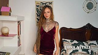 joi - sua putinha tatuada chegou em casa cheia de tesão - me faz gozar gostoso bb